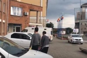 VIDEO: Bărbat din Cergău în arest pentru tentativă la omor – Și-a lovit o rudă cu o bâtă în cap, cauzându-i leziuni deosebit de grave