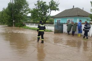 Mai multe gospodarii din Tulcea, inundate! Intervin pompierii ISU Delta Tulcea