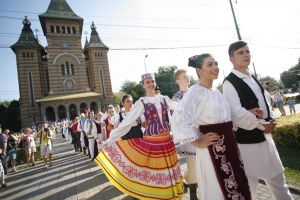Iubitorii folclorului sunt invitati la cea de-a XXIX-a editie a Festivalului Inimilor. Vezi programul!