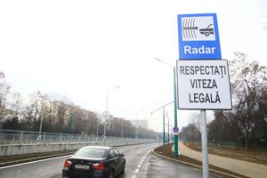 Presemnalizarea cu panouri a maşinilor de poliţie cu radar, aviz favorabil în comisiile din Parlament