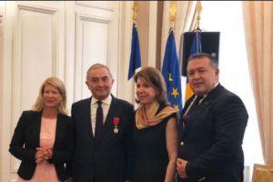 Lazăr Comănescu a fost decorat cu Legiunea de Onoare în grad de Ofiţer. Moment de marcă pentru consilierul Preşedintelui CCIR 