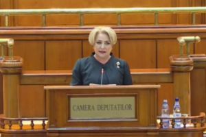Premierul Viorica Dăncilă acuză iniţiatorii moţiunii de comportament infantil