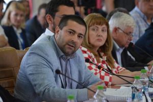 Concluziile lui Dacian Foncea în cazul minorei duse fără aprobare în America: DGASPC n-a greşit, Pásztor ar fi vrut 