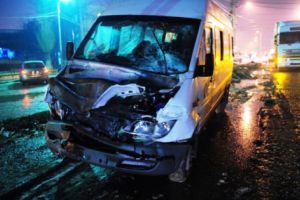 Răniţi în maxi-taxi