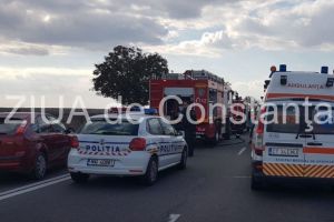 Bebelus de trei luni, ranit dupa ce un TIR a intrat intr-o gospodarie