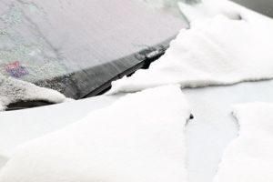 Zapada in iunie. Utilaje de deszapezire scose pe strazi in plina vara