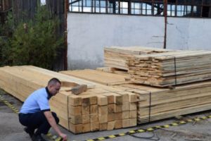 Firme „călcate” de poliţişti