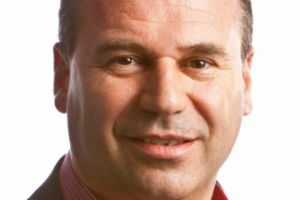 ” Maricele, de ce minţi ? Ambasada n-are dinţi “