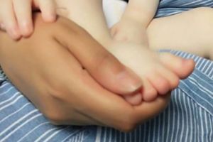 România, 2018. Scrisoarea care te face să plângi! O femeie nu este lăsată să îngrijească un copil abandonat