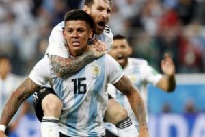 Argentina, purtată spre „optimi” pe aripile arbitrului