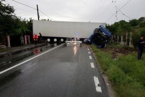 Trafic intrerupt pe DN22C Cernavoda - Constanta, in localitatea Stefan cel Mare. Iata ce s-a intamplat (galerie foto)