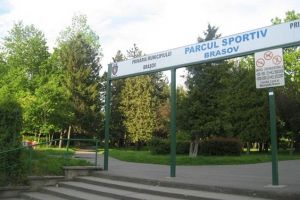 Bărbat încătuşat, după ce a ameninţat trecătorii cu un cuţit, în Parcul Tractorul