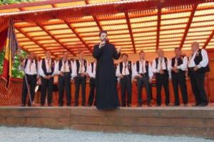 Corul bărbătesc „Voievozii Munţilor” din Vâlcele îşi lansează primul CD, în anul Centenarului Marii Uniri