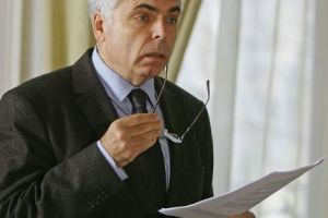 Adrian Severin la pus la zid pe preşedintele Klaus Iohannis şi pe protestatarii #rezist