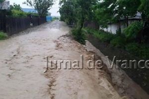 ULTIMĂ ORĂ: COD PORTOCALIU de ploi şi furtuni în 28 de comune din Vrancea