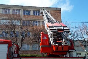 ULTMĂ ORĂ: Incendiu la un apartament din Focşani