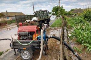 Numeroase gospodarii, inundate! Intervin pompierii ISU Delta Tulcea (galerie foto+video)