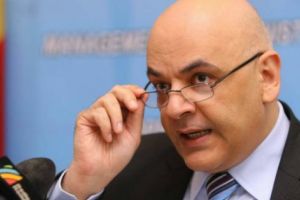 Sondaj de opinie: peste două treimi din români cred că ţara se îndreaptă într-o direcţie greşită