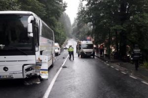Accident grav cu un autocar plin cu turişti francezi, la Sinaia