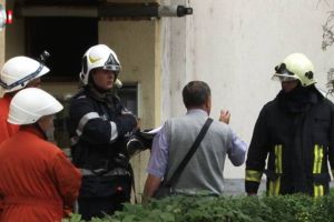 Fum şi panică într-un bloc din centrul Sucevei, după un incendiu la subsol