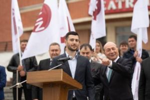 Orban ia de la Băsescu. Gestionarea PRAGMATICĂ a sfârşitului PMP