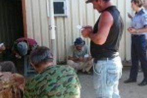 Daca e joi, politistii vorbesc barbatilor