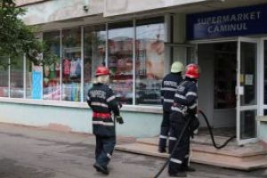 Simulare: Incendiu la un centru comercial din Baia Mare