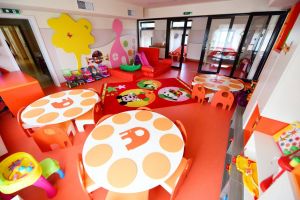 Mai mulţi bani pentru funcţionarea creşelor – Parlamentul a adoptat proiectul UDMR de lege