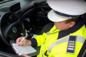 Un ploiestean s-a ales cu dosar penal dupa ce a fost prins conducand cu permis valabil doar in Cipru