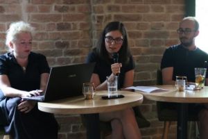 FOTOGALERIE: „Poeţii în dialog” Crista Bilciu şi Alex Văsieş, între poezie, traduceri, teatru şi proză