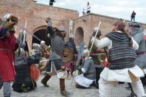 Cetatea în sărbătoare: Mircea Baniciu, Mircea Vintilă, Subcarpaţi şi Vanotek vin la Festivalul Medieval din Oradea