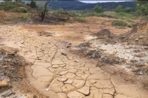 După 12 ani s-a găsit o soluţie PROVIZORIE de stopare a poluării de la Moldomin care afectează 18.000 de oameni I FOTO