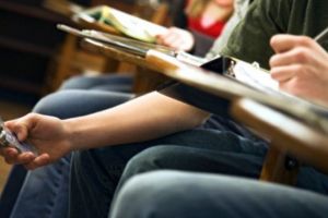 Bacalaureat 2018: Doi candidaţi din Alba, care au încercat să copieze, eliminaţi din examen