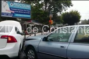 Imagini de la eveniment. Accident rutier in municipiul Constanta, in zona Spitalului Judetean Constanta. Doua masini implicate (video) 