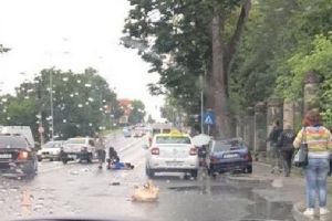 Femeie accidentată pe trecerea de pietoni