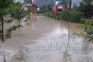 ULTIMĂ ORĂ: Case izolate la Jitia! DN2N a fost închis!