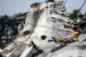TRAGEDIE în aer! Un AVION s-a PRĂBUȘIT violent. Cel puţin 6 persoane au MURIT. MOMENTUL DEZASTRULUI - Video