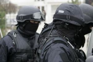 ALERTĂ CU BOMBĂ! Trei centre comerciale AU FOST EVACUATE de urgenţă. Autorităţile INTERVIN