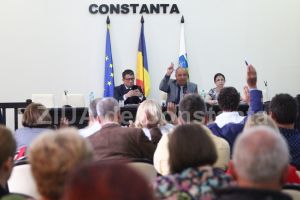 Ședintele de Consiliu Local Municipal de la Constanta devin nefrecventabile. Printre nervi si vociferari, s-a votat regulamentul privind parcarile. PUZ-urile cu probleme au fost retrase (galerie foto + document) 