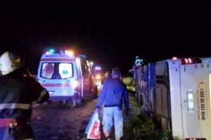 PLAN ROȘU de urgenţă, la Constanţa. AUTOCAR cu ZECI de COPII, din Ucraina, RĂSTURNAT pe DN2A


