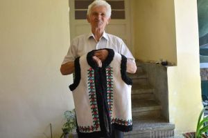 Ultimul bituşer: Ultimul meşteşugar de cojoace din Bihor, Moise Gavra, propus pentru titlul de Tezaur Uman Viu (FOTO / VIDEO)