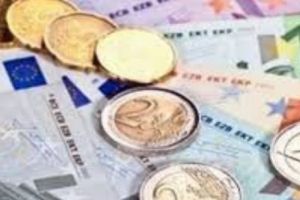 Văduvele şi soacra miliardarului Chelu au ajuns la 500 de procese pentru averea de 1 miliard €