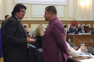 Tensiuni politice la societatile primariei. PSD acuza arogantele lui Catalin Iapa