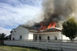 Judetul Constanta. Incendiu puternic la Vulturu. Dezastru! Pompierii intervin cu doua autospeciale de stingere