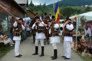 Zestrea cultural-istorică a comunei Sânpetru la Festivalul „Ruşcuţa de Primăvară“