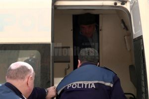 A vrut să-i dea foc fiului său, apoi şi-a incendiat tatăl. ...