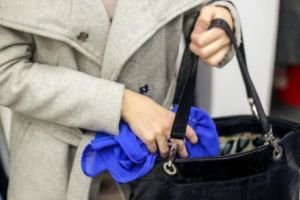 Poliţistă din Iaşi, prinsă la furat. Cum acţiona