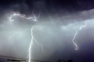 Avertizare meteorologică: COD GALBEN de ploi abundente, vijelii şi grindină în judeţul Alba. COD PORTOCALIU în zona Șugag şi Cugir, vineri