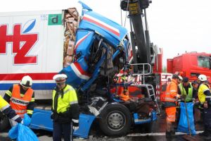 Doi soferi de tir romani au murit in Austria