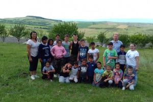 Copiii de la Centrul de Zi „Sfântul Nicolae” din Valea Lungă, în excursie la Centrul de Tineret de la Obârşia Tiurului